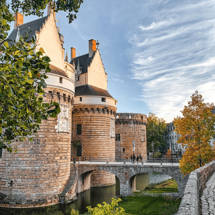 Châteaux, musées, moulins... De l'Abbaye de Villeneuve, découvrez une région riche en patrimoine.